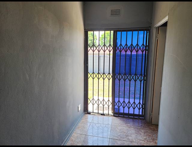 9 BEDROOM HOUSE FOR SALE IN IVY PARK